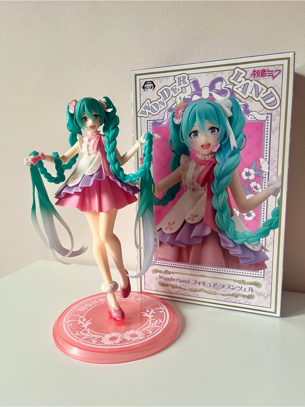wonderland hatsune miku figure